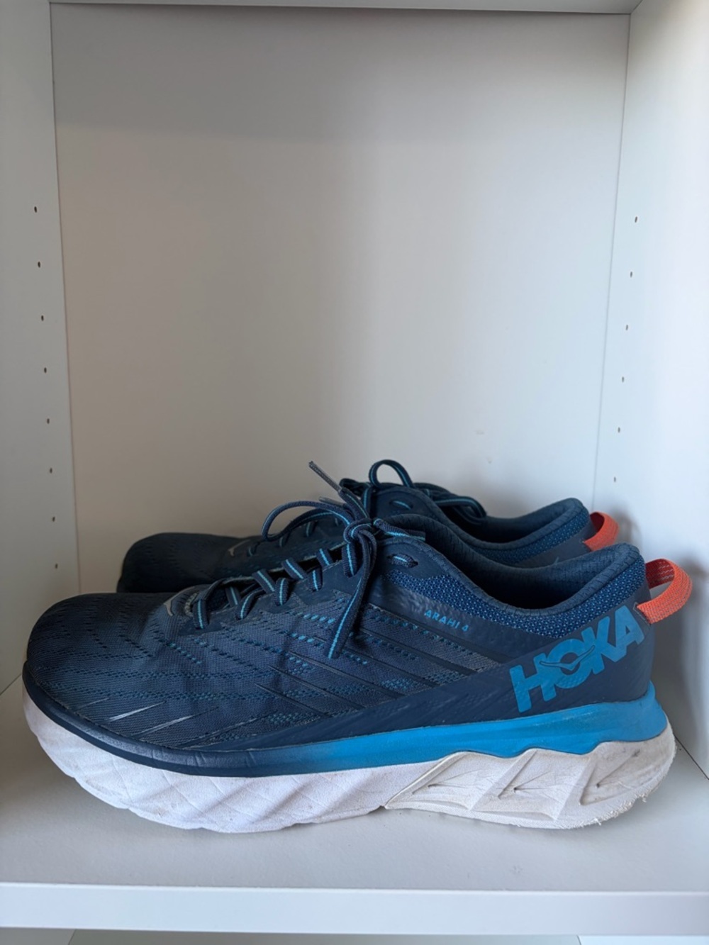 HOKA Arahi 4 road-running shoes Majolica Blue/Dresden Blue Men’s Size 10 2E Wide